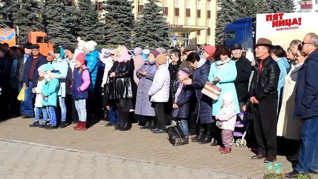Нефтекамск отметил День республики танцами, песнями и продуктовой ярмаркой смотреть онлайн