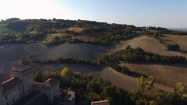 Castello di Torrechiara Parma Italy by Drone смотреть онлайн