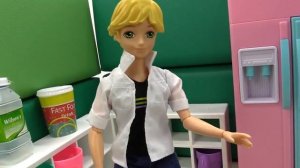 Ледибаг и Суперкот с игрушками - Герои мультфильмов и Непогода