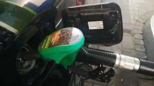 Как заправить автомобиль бензином или дизтопливом на автозаправке