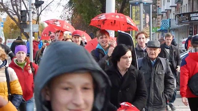 "Шествие красных зонтиков" смотреть онлайн