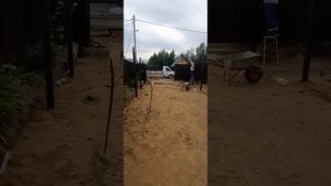 Установка опор для навеса.