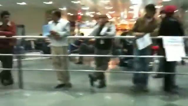 Прибыл в аэропорт Дели. Индия. смотреть онлайн