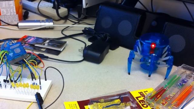 Java SE Embedded driving Hexbot Spider via Raspberry Pi смотреть онлайн