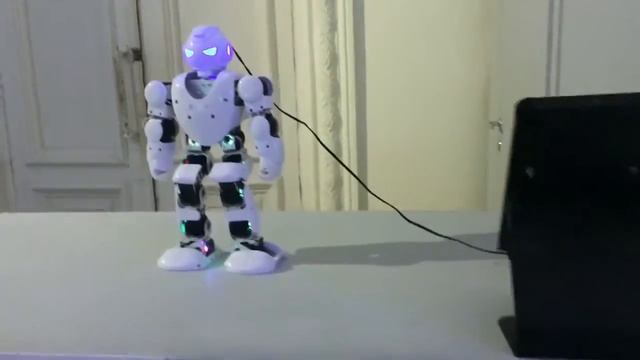 Робостанция на ВДНХ. Роботы рисуют, танцуют, играют в баскетбол.