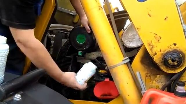 Valena SV в экскаватор погрузчик komatsu wb97-5 при каждом ТО