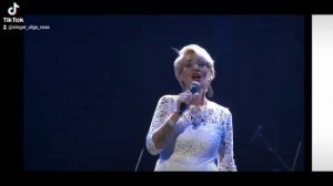 Ольга Роса-выступление в Кремле (романс Осенняя роса под оркестр).