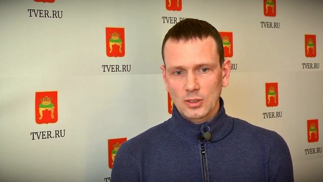 Улица Орджоникидзе в Твери потеряла своё главное украшение - 15 метровые ели смотреть онлайн