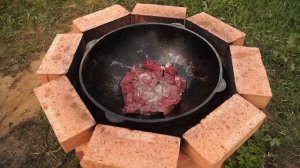 Самая вкусная жаренная картошка с мясом в казане на костре