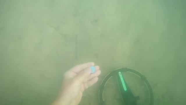 Я когда это нашел чуть не захлебнулся! Пляжный подводный поиск с металлоискателем окупил прибор!