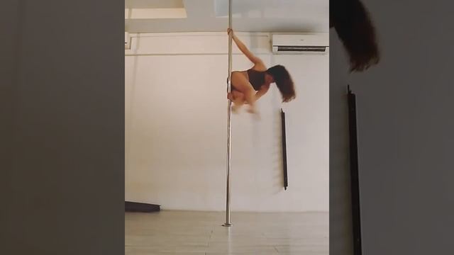 Pole Dance. Связка для динамичного пилона. Средний уровень.