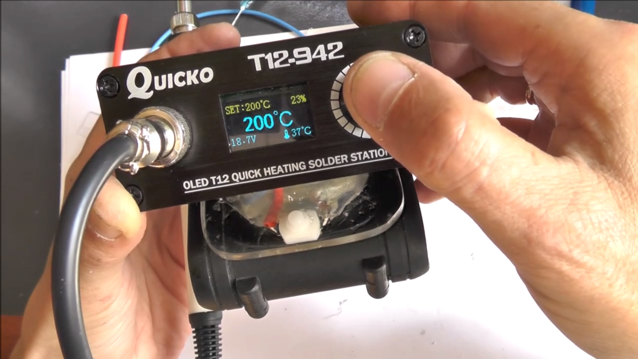 Аккумуляторная станция из Quicko T12-952, паяльник на все случаи смотреть онлайн