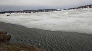 Аэролодка на мокром снегу с наледью.