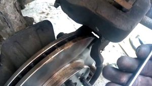 Как сжать поршень суппорта подручными средствами