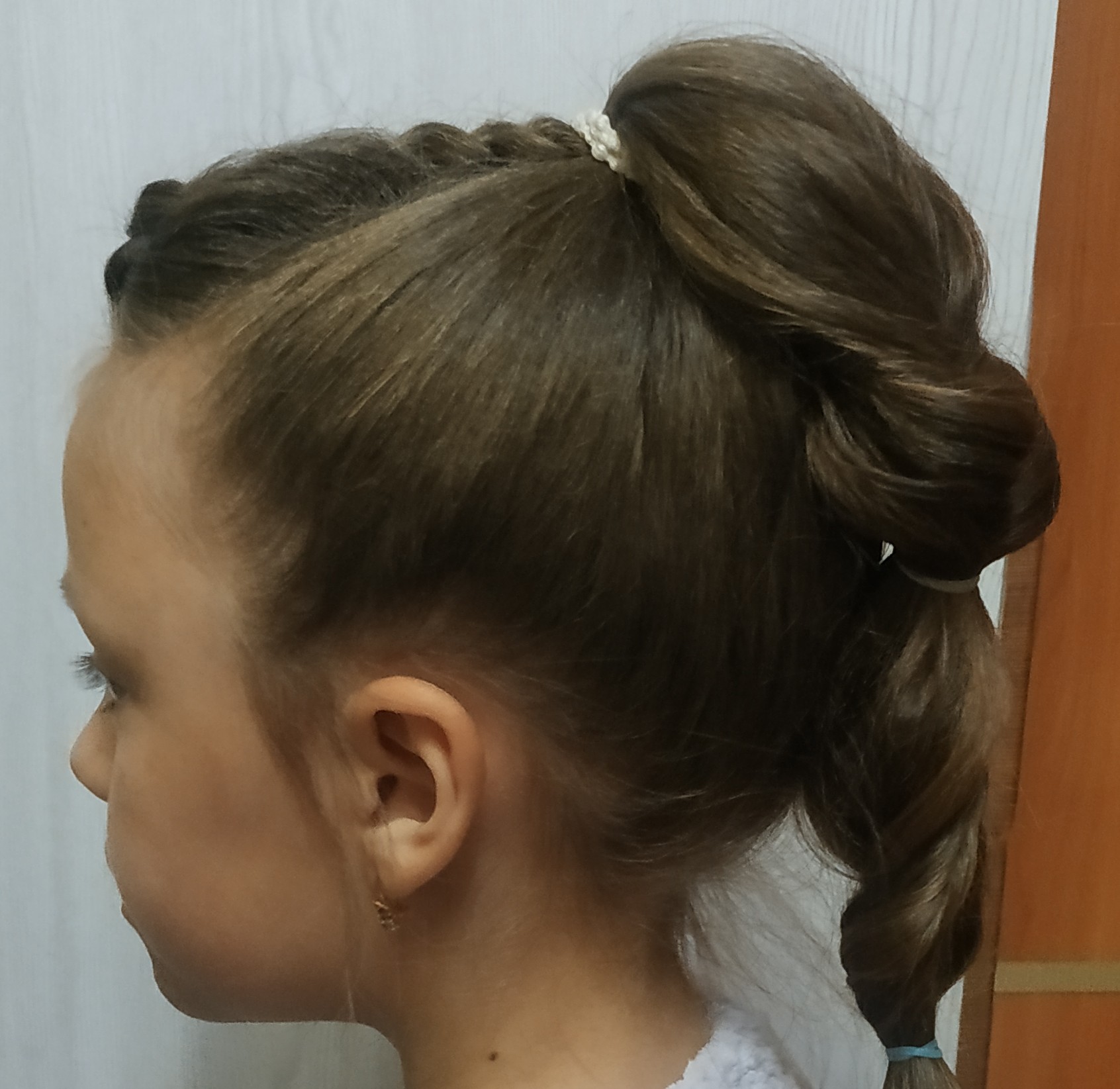 самая лёгкая прическа.