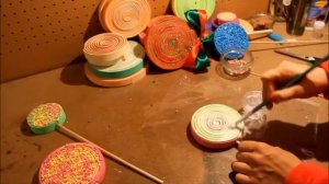 Конфетки на палочке из фоамирана. Леденцы.