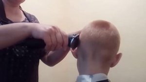 Стрижка для мальчика под машинку