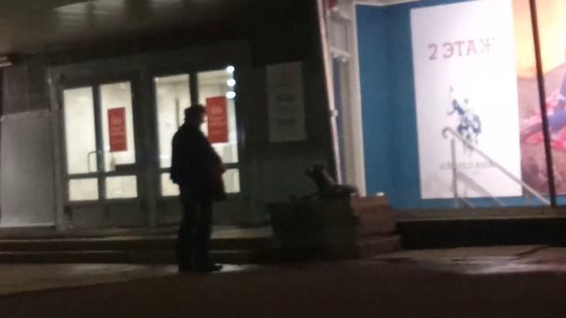 Уличный музыкант Киров Зима 2022