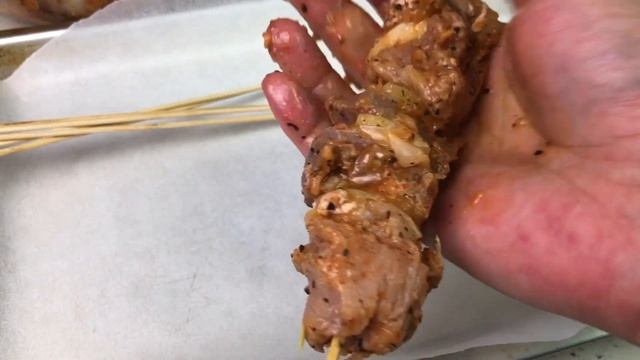 Сочный шашлык в духовке. Аромат как с костра! смотреть онлайн