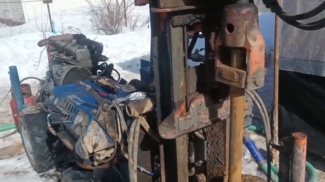 Бурение скважины на воду малогабаритной буровой установкой в Московской области смотреть онлайн