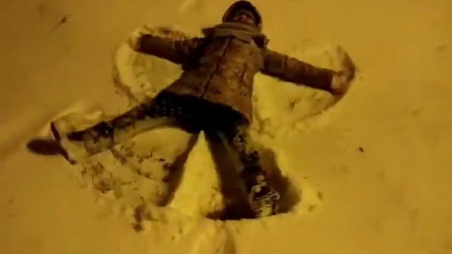 Лайфхак, как сделать ангела на снегу?