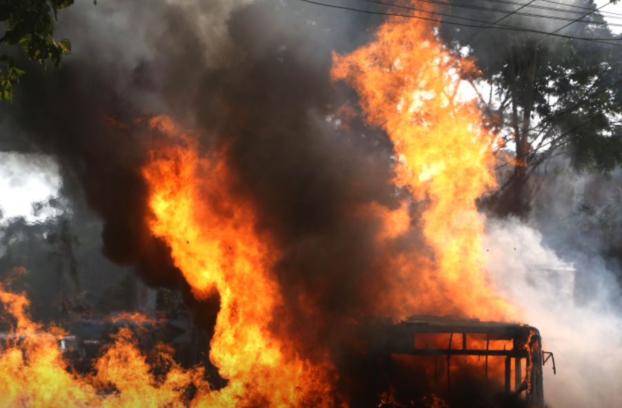 Опасный рейс: пассажиры рейсового автобуса в Сочи едва не сгорели заживо