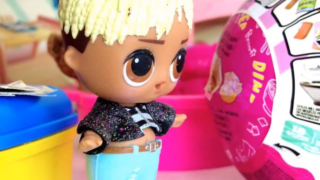 ЕШЬТЕ САМИ СВОЮ КАШУ🥣😂😂 Куклы ЛОЛ СЮРПРИЗ в детском садике! МУЛЬТИКИ пупсики Даринелка смотреть онлайн