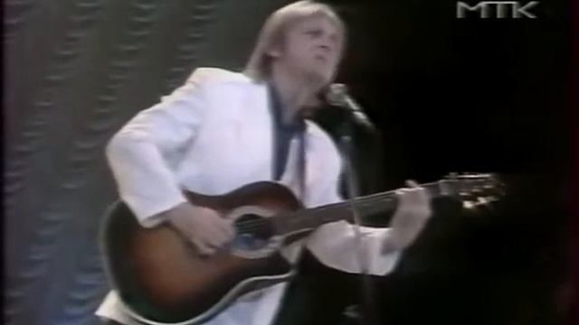 Валентин Дьяконов  -  Школьный бал