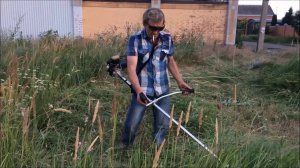 Как "болгаркой" шинкуют бурьян на огороде!)