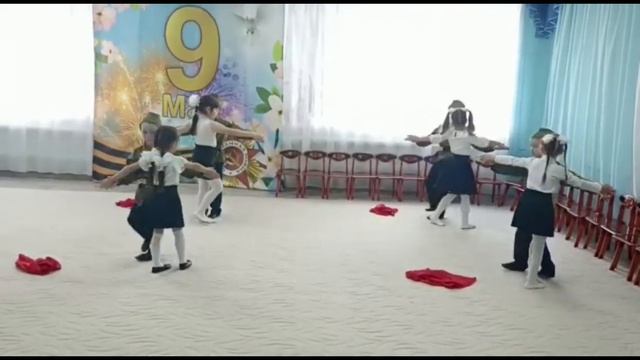 Танец "Закаты алые". Танцевальный коллектив "Искорки" ,7лет смотреть онлайн