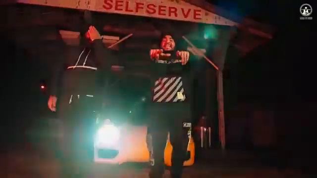 ek jeep khadi meri thane te, mai daaku ik number da, daku ek no. da, ik jeep khadi