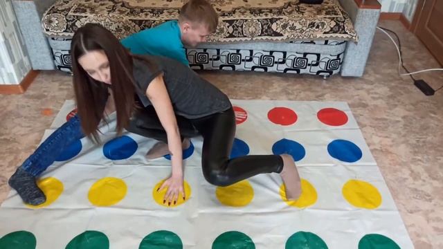 Обзор игрушек. Юля и Кирилл. Учимся играть в твистер!+РЕЗУЛЬТАТ КОНКУРСА!!! смотреть онлайн