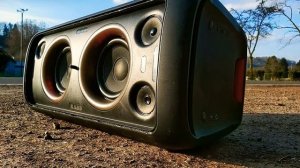 JBL Partybox 300 Bass test - low Frequency mode without grill