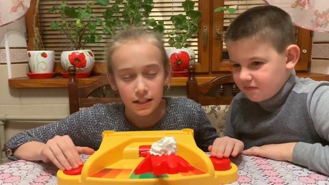 Пирог в лицо // Запачкали всю кухню? смотреть онлайн