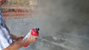 Двухгодичный порошковый огнетушитель. Сработает?