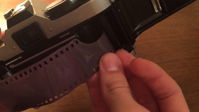 Loading Film into Canon AE-1 Program смотреть онлайн
