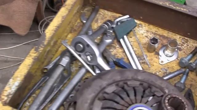 Caddy меняем диск сцепления, выжимной подшипник и корзину смотреть онлайн