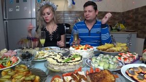 МУКБАНГ ? Пробуем БЛЮДА НОВОГОДНЕГО СТОЛА за 2500 рублей ??
