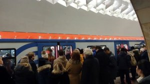 Метро в Час Пик в Москве. 30 декабря 2019. Уже скоро 2020 год