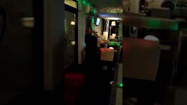 Ресторанная музыка.