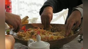 ПОЧЕМУ ИНДИЙЦЫ ЕДЯТ РУКАМИ? ОБЫЧАИ И ТРАДИЦИИ ИНДИИ И НЕПАЛА.