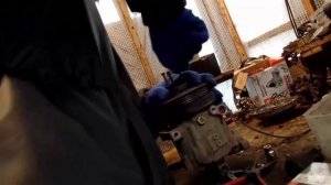 Замена подшипника муфты кондиционера и натяжного ролика в паджеро пинин 1,8 литра