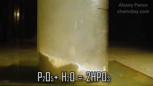 Реакция фосфорного ангидрида с водой | P2O5 + H2O → 2HPO3