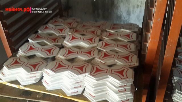 Процесс производства футбольных мячей. смотреть онлайн