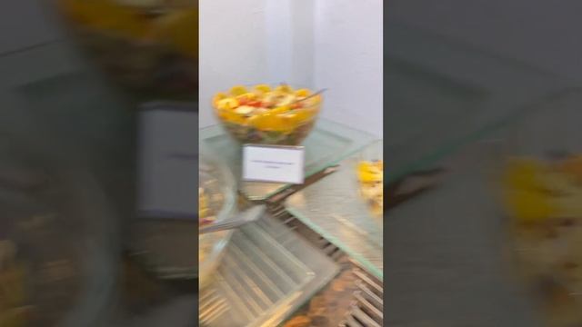 Мальдивы, берите при вас приготовленную пищу.Общий обзор ресторана «Всё включено» смотреть онлайн