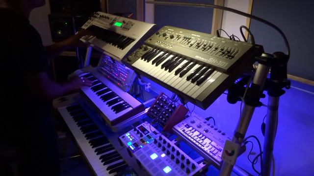 Beatstep Pro + Doepfer Dark Energy 1 + SH101 + Radias смотреть онлайн