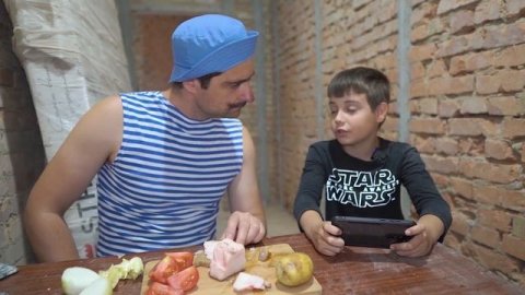 БЕДНЫЙ ШКОЛЬНИК ПОШЕЛ РАБОТАТЬ НА СТРОЙКУ Богатый Школьник Против Бедного 5 Серия 3 Сезон