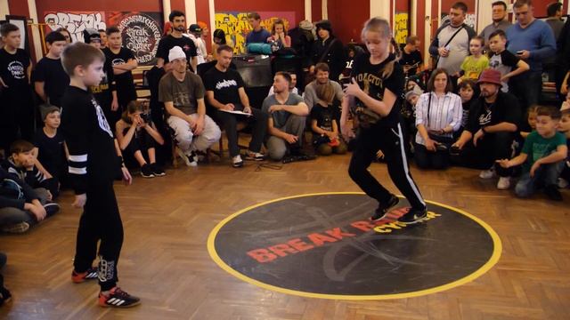 BREAK RAVE CYPHER 2019 - kids 1x1 - Соломатин Саша vs Кира смотреть онлайн