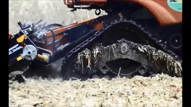 Трактор на гусеничном ходу