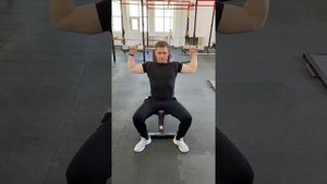 Жим гантелей на вертикальной скамье